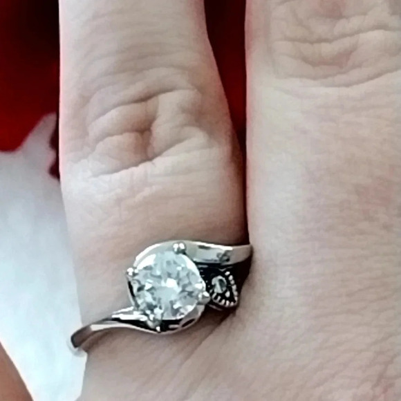 Women's Solitaire CZ Ring Hypoallergenic Stainless Steel | Size 10 - Picture 9 of 9